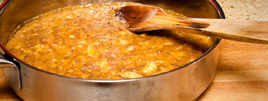 Plato de sémola espesa con bacalao y verduras de la huerta