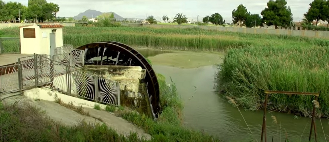 La Gran Noria de Benijófar junto al río Segura