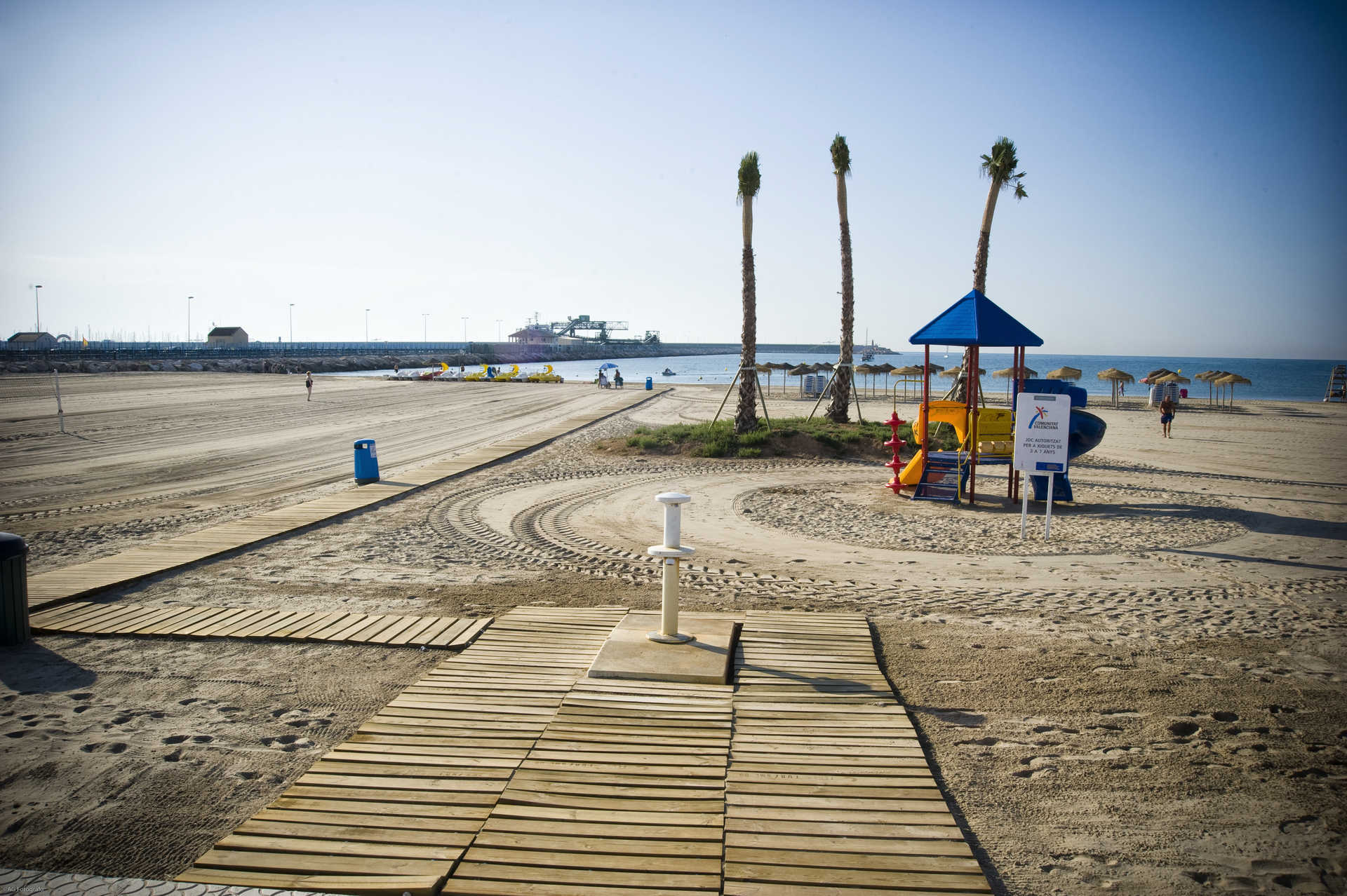 Playa de los Náufragos con sus palmeras y arena dorada