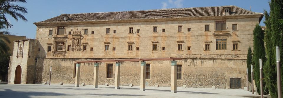 Fachada renacentista del Colegio de Santo Domingo