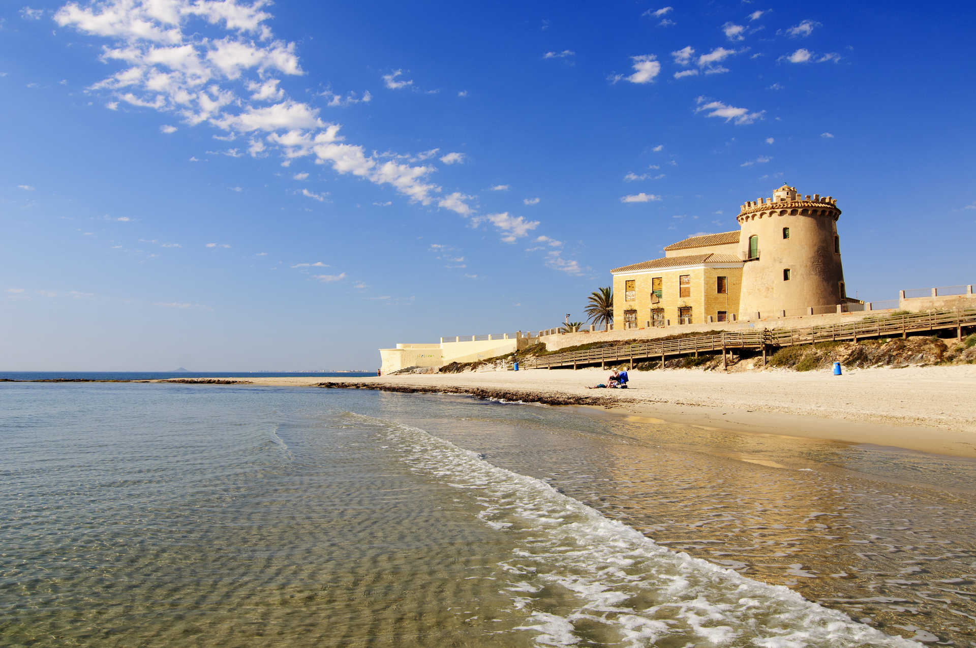 Playa del Conde junto a la torre