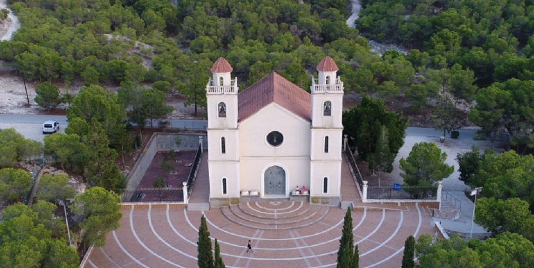 Fachada del Santuario del Pilar en el paraje de La Pilarica
